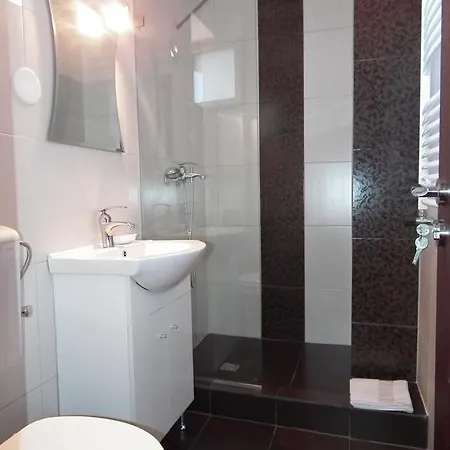 Guest house Vila Queen Mary 3*