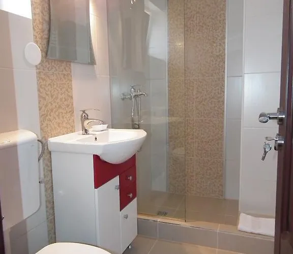 Queen Mary Гостевой дом Констанца